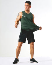 Lade das Bild in den Galerie-Viewer, Summer sportswear tank top for men quick-drying breathable tops running sleeveless crew neck tank top
